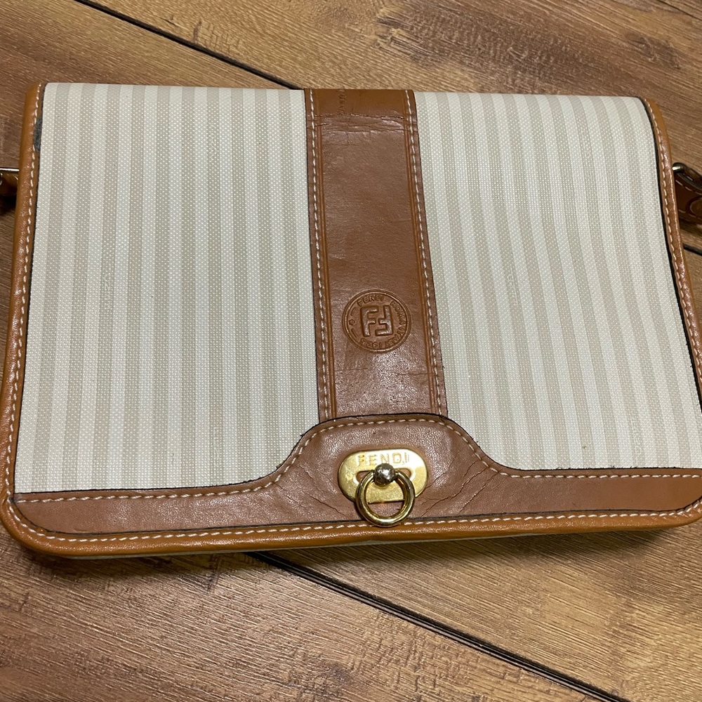 Fendi - Authentic 1970s Vintage Fendi Cross Body Bag / Purse 👜